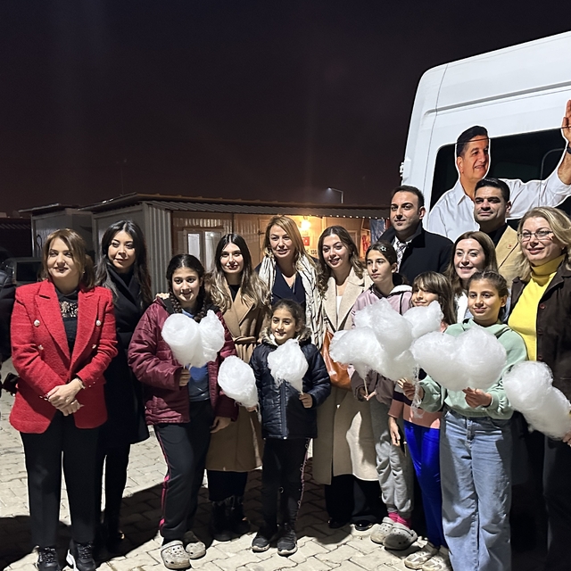 CHP Kadın Kolları Genel Başkanı Asu Kaya, Hatay'da depremzedeleri ziyaret e...