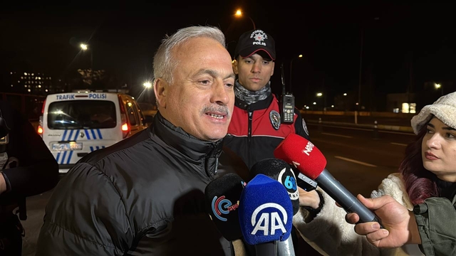 Aksaray Valisi Kumbuzoğlu, yeni yıla görevi başında giren personeli ziyaret etti