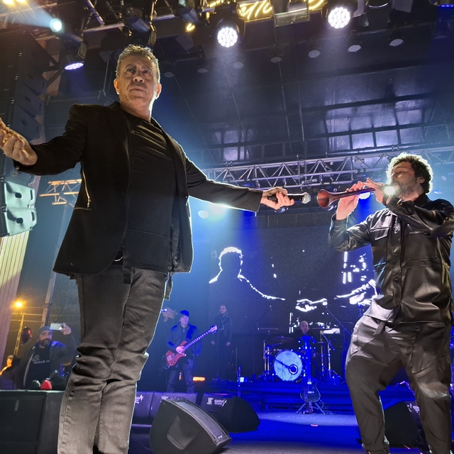 Haluk Levent, Hatay'da depremzedeler için konser verdi