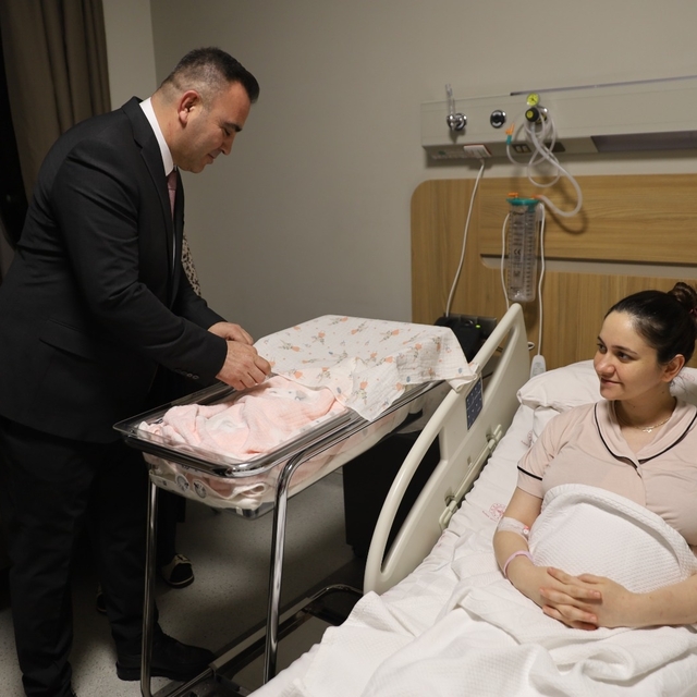 Bursa'da 2024'ün son bebeği Ezgi Ela, 2025'in ilk bebeği Bilge oldu