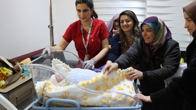 Erzincan'da yeni yılın ilk bebeğinin adı "Metehan" oldu