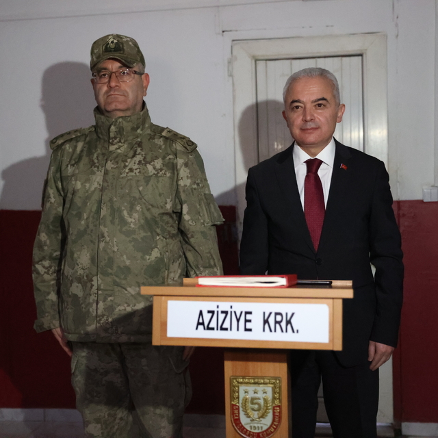 Kırklareli Valisi Turan, yeni yıla Bulgaristan sınırında nöbet tutan Mehmet...