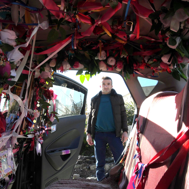 Güvenlik görevlisinin süslü aracında yayla esintileri