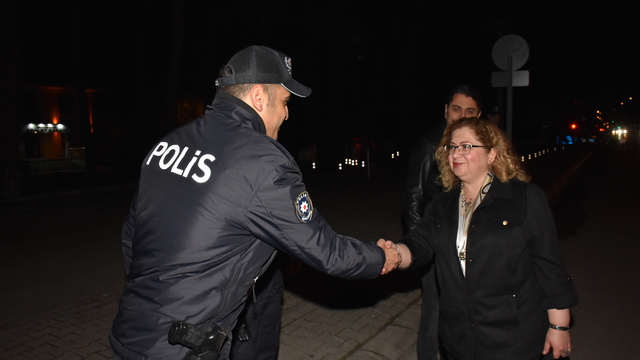 Germencik Kaymakamı Doğru'dan yılbaşı gecesi görev yapan personele ziyaret