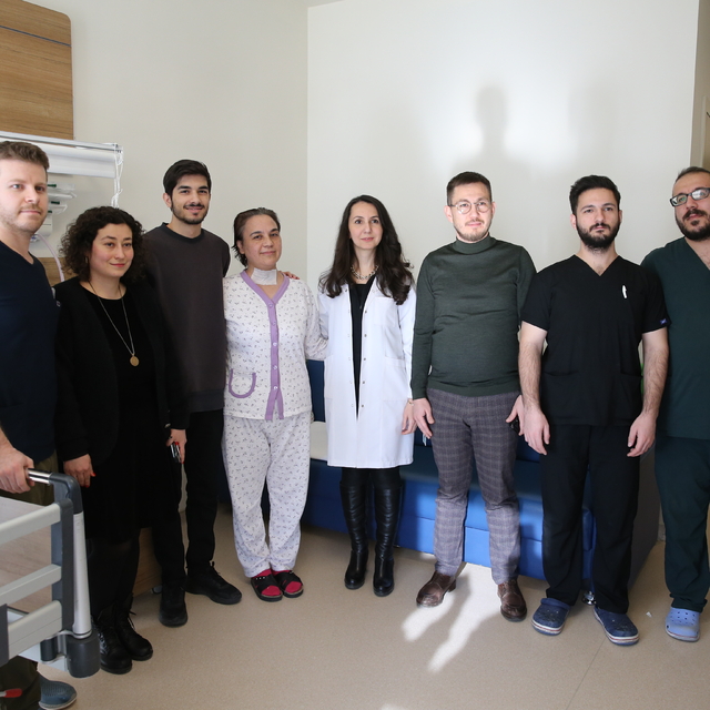 Soluk borusundaki delik nedeniyle 2,5 aydır konuşamayan hasta yapılan başar...