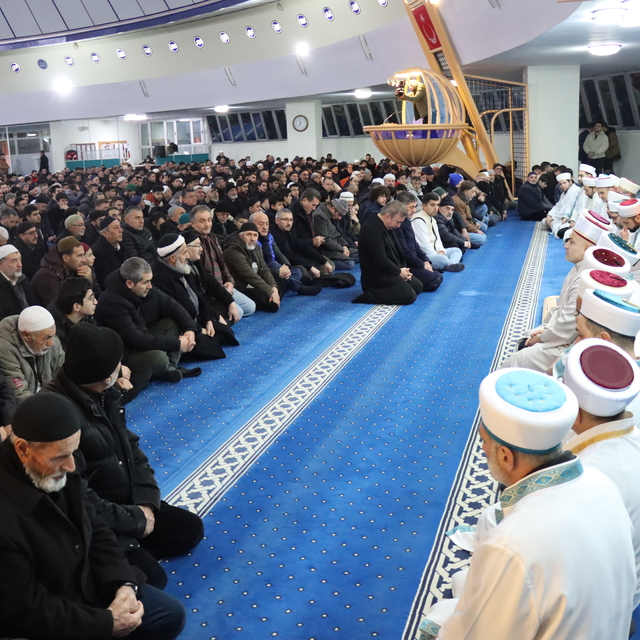 Erzincan'da sabah namazında buluşan vatandaşlar Gazze için yürüdü