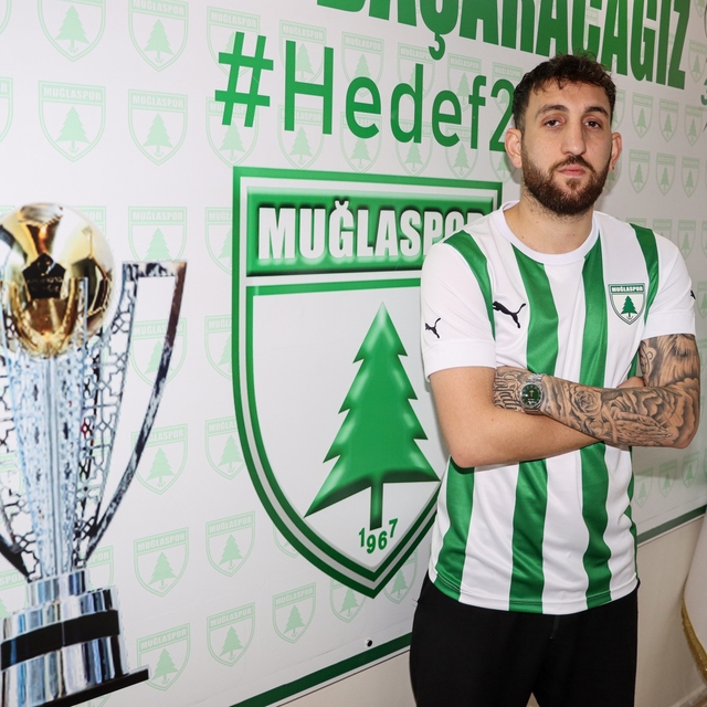 Muğlaspor'da imzalar sürüyor
