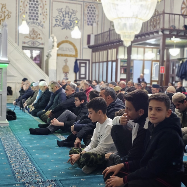 Niğde'de gençler ve aileleri yeni yılın ilk sabah namazında buluştu