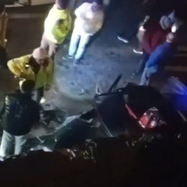 Ters yönde ilerleyen otomobil, hafif ticari araçla çarpıştı: 1 ölü, 1 yaral...