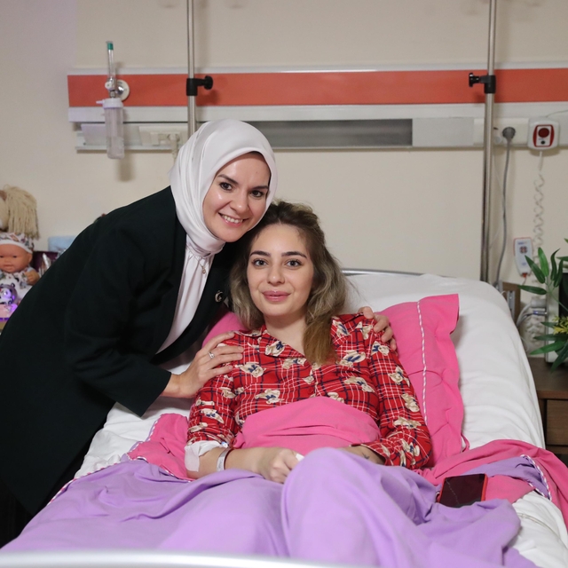 Aile ve Sosyal Hizmetler Bakanı Göktaş, tedavisi süren AK Parti'li Gök'ü zi...