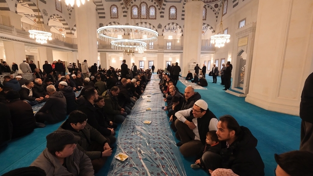 Karaman'da gençler ve aileleri yeni yılın ilk sabah namazında buluştu