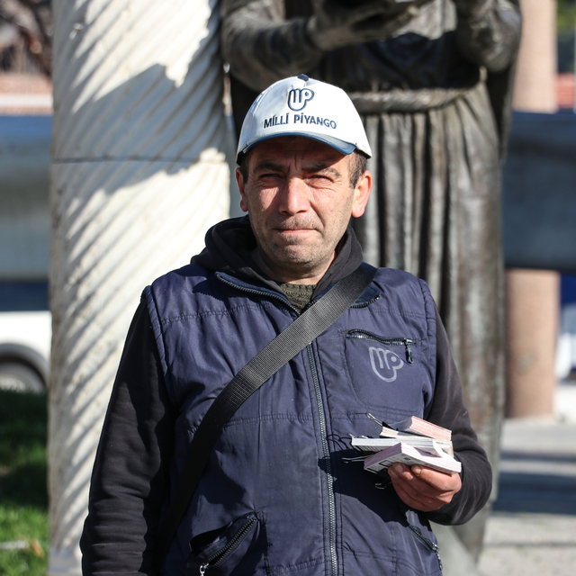 İzmir'de büyük ikramiye isabet eden bilet gezici bayiden alınmış