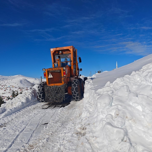 Şalpazarı'nda karla mücadele çalışmaları devam ediyor
