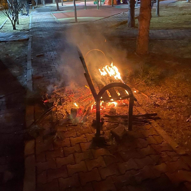Kayseri'de belediyeye ait bankı yakan 3 şüpheli yakalandı