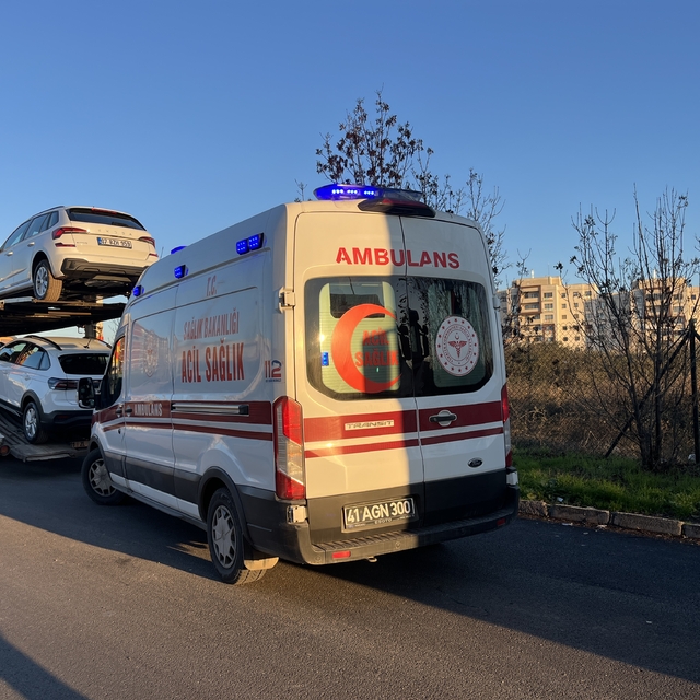 Dövülüp boynundan bıçaklanan TIR şoförü, aracıyla 30 kilometre gidip yardım...