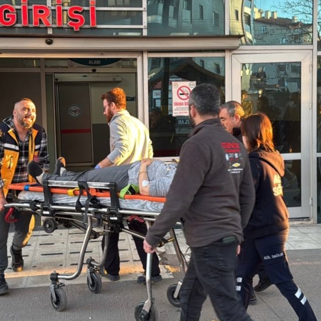 Dairesine bakmak için geldiği inşaatın 1. katından düşen kadın yaralandı