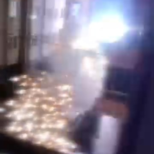 Doğalgaz patlamasının yaşandığı ilçede bu kez aşırı yüklenmeden trafo patla...