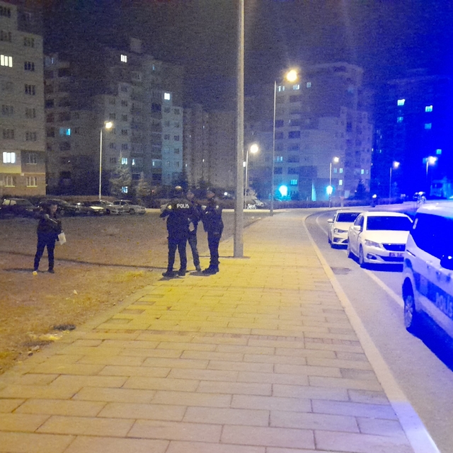 Otobüs durağında bıçaklı kavga: 1 yaralı