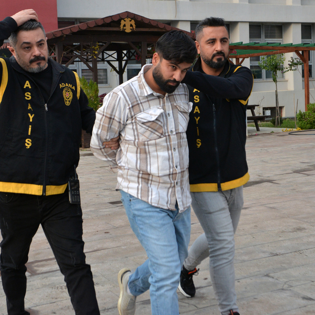 Cezaevinden çıktı, ağabeyinin katline neden olmakla suçladığı kişiyi öldürd...