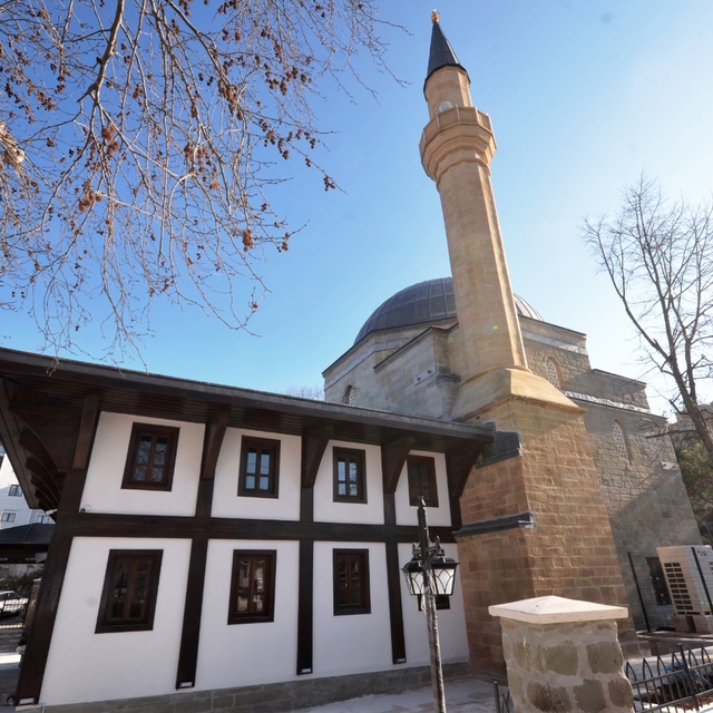 Ecdat yadigarı 5 asırlık Hersekzade Ahmet Paşa Camisi'nin restorasyonu tama...