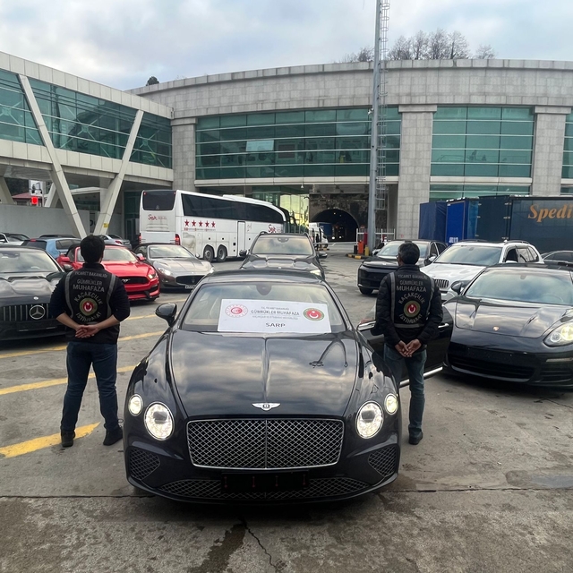 Gümrükler Muhafaza ekipleri 11 ildeki operasyonlarda 50 lüks araca el koydu