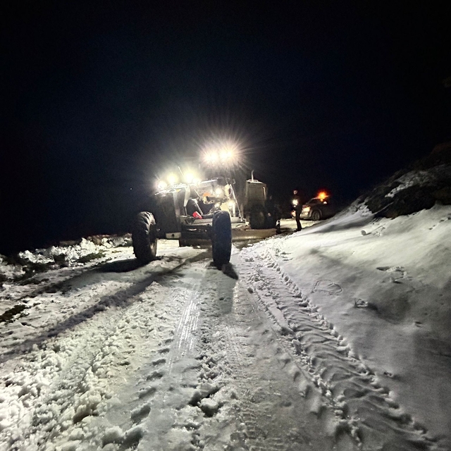 Kırklareli'nde karlı yolda mahsur kalan 3 teknisyen kurtarıldı
