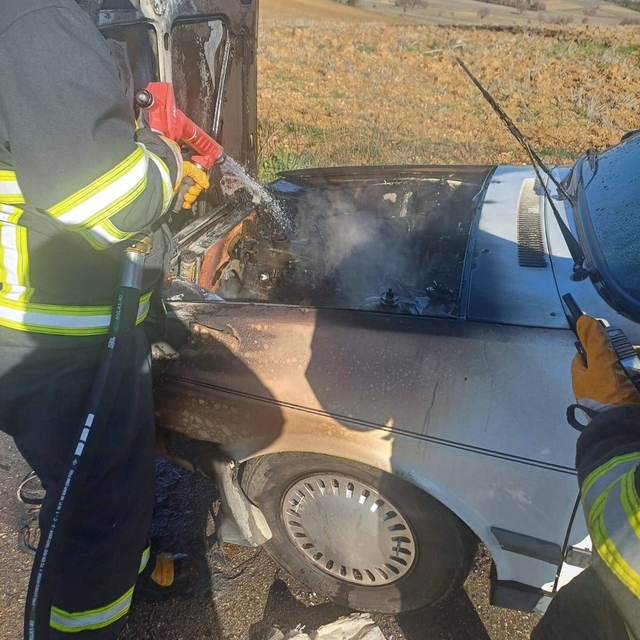 Bilecik'te seyir halindeki otomobilde çıkan yangın söndürüldü