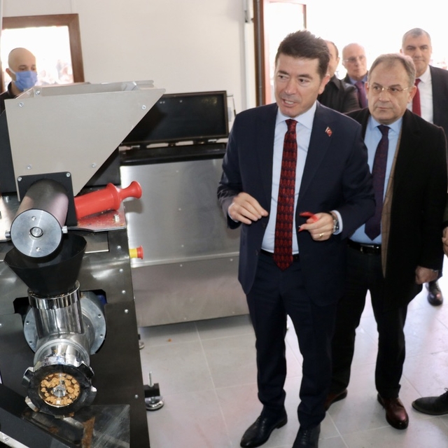 Trabzon'da sahipsiz hayvanlar için mama üretim tesisi faaliyete geçti