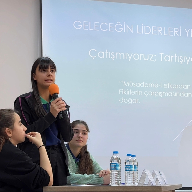 Sinop'ta öğrenciler arasında münazara etkinliği düzenlendi