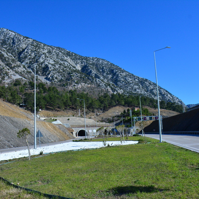 Antalya'da Demirkapı Tüneli'nin iki tarafında farklı iklim yaşanıyor