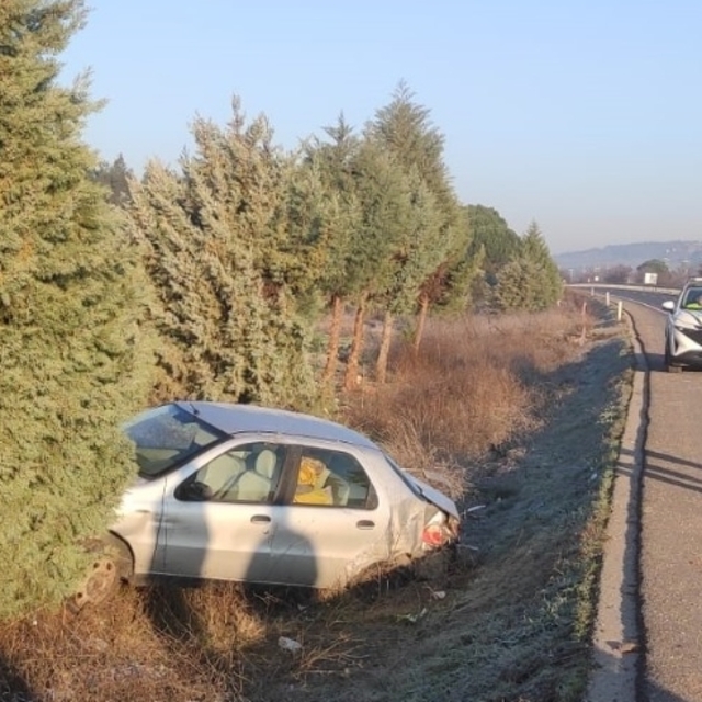 Manisa'da devrilen otomobildeki baba öldü oğlu yaralandı