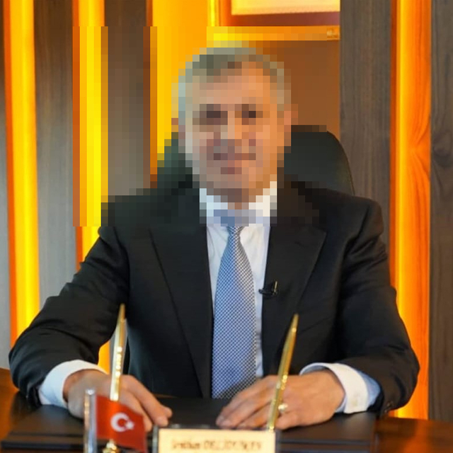 Öğrencisi olan hakime rüşvet vermeye çalıştığı öne sürülen avukata 6 yıla k...