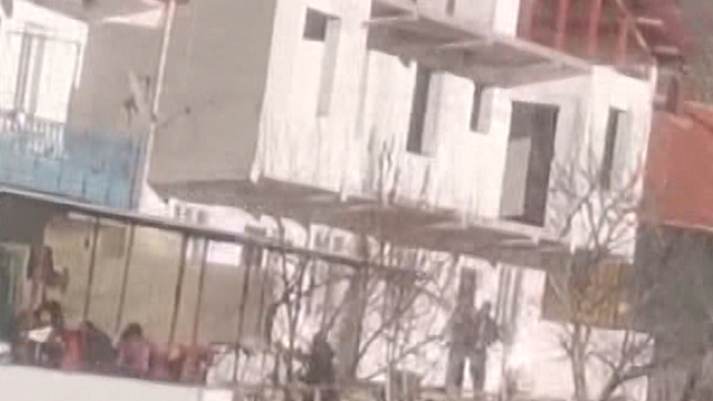 Komşu ailelerin silahlı kavgasında 2 kadın hayatını kaybetti; olan anı kamerada (2)