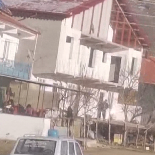 Komşu ailelerin silahlı kavgasında 2 kadın hayatını kaybetti; olan anı kame...