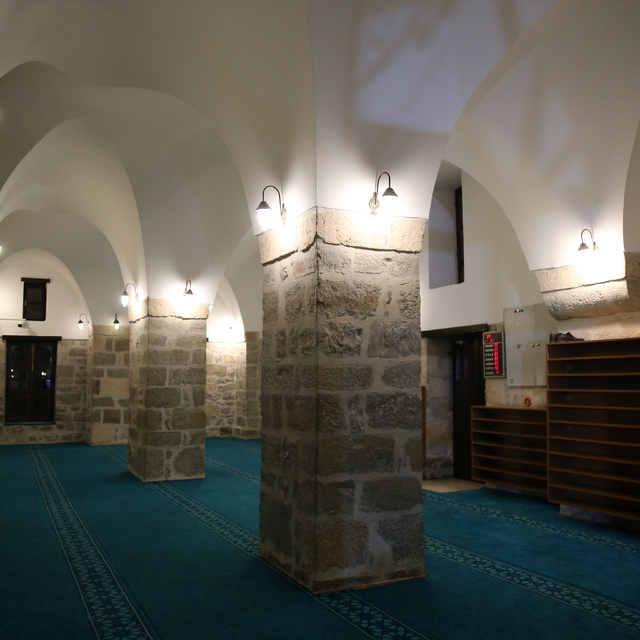 Hatay'da deprem sonrası restorasyonu tamamlanan cami ibadete açıldı