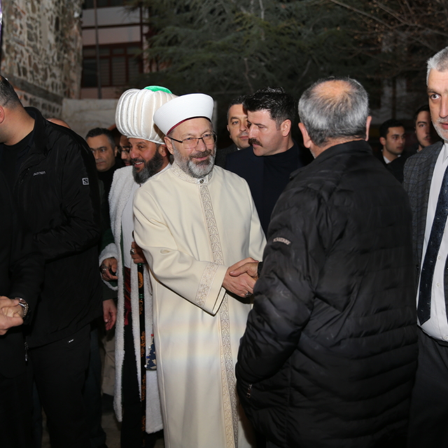 Diyanet İşleri Başkanı Erbaş, Eskişehir'de kandil programına katıldı: