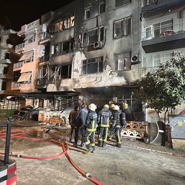 Tartıştığı spotçunun iş yerini ateşe verdi, bina alev topuna döndü: 1 ölü,...