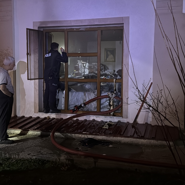 Bolu'da apartmanda çıkan yangın söndürüldü