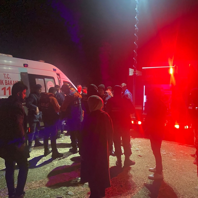 Adıyaman'da baraj göletinde mahsur kalan 2 kişi kurtarıldı