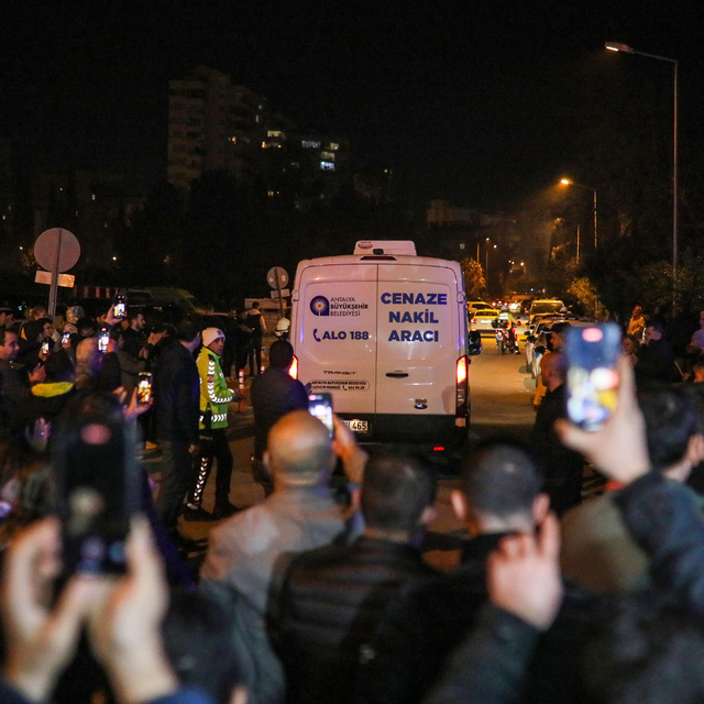 Ferdi Tayfur'un cenazesi, İstanbul'a götürüldü