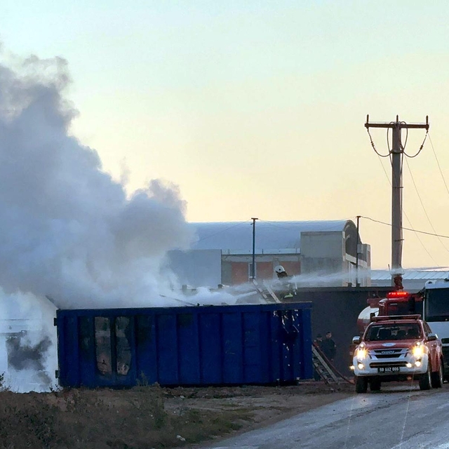 Tekirdağ'da konteyner üretim tesisinde yangın