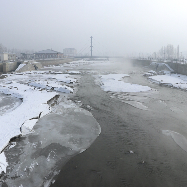 Erzurum, Ardahan, Ağrı ve Kars gece buz kesti