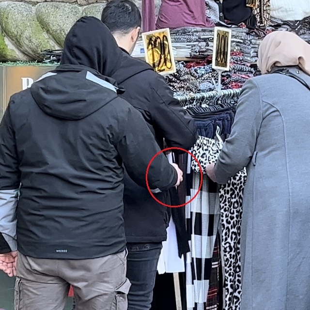 Simitçi ve esnaf gibi davranıp olaylara müdahale ediyorlar