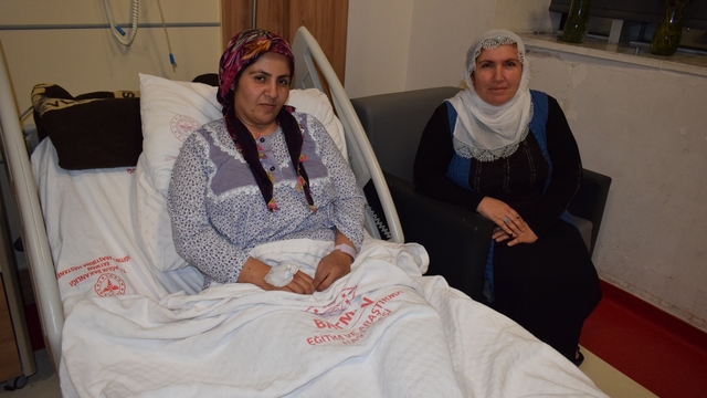 Engelli oğlunu yalnız bırakmamak için hastaneye gitmeyi erteledi; karnından 7 kiloluk kitle çıkarıldı