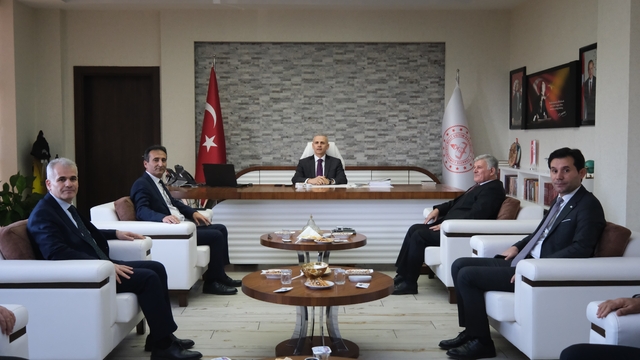 Karaman Valisi Çiçekli, İl Milli Eğitim Müdürlüğünü ziyaret etti