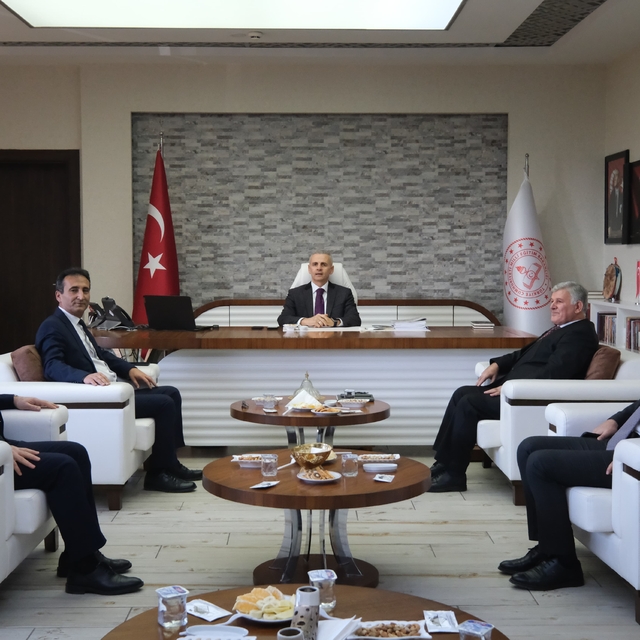 Karaman Valisi Çiçekli, İl Milli Eğitim Müdürlüğünü ziyaret etti