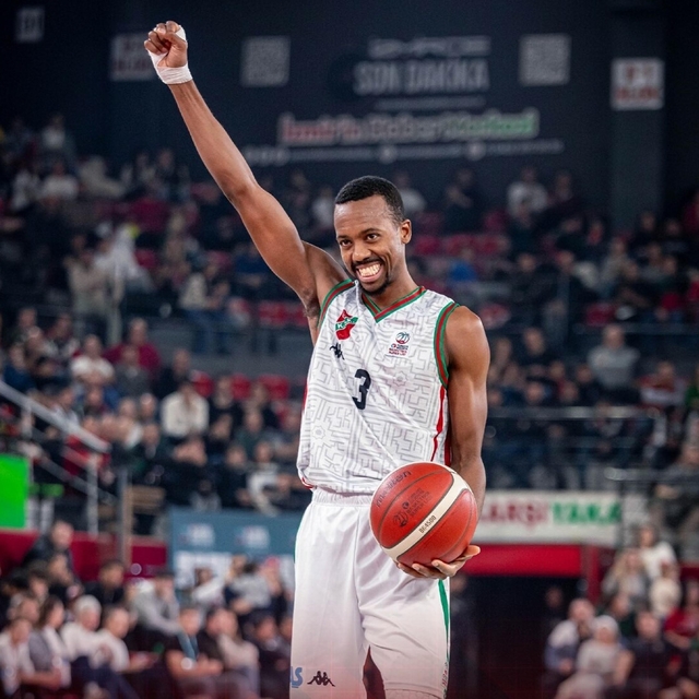 Karşıyaka'da artçı şok, McCollum Fenerbahçe'de