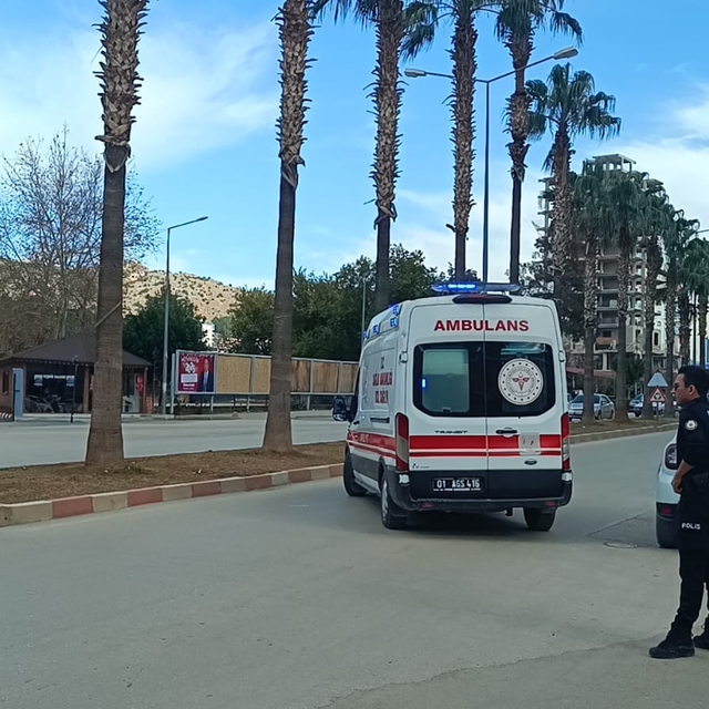 Adana'da otomobilin çarptığı yaya yaralandı