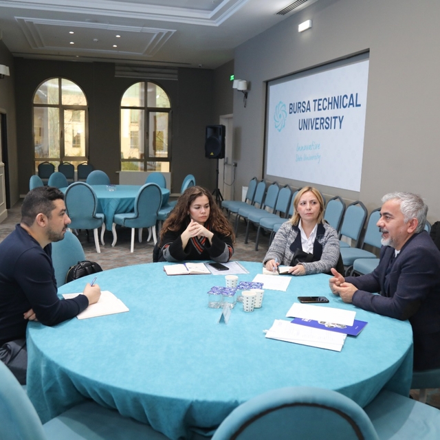 Bursa'da akademisyenler tekstil sektörü temsilcileriyle buluştu