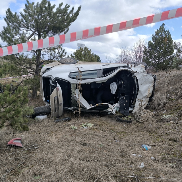 Kütahya'da şarampole devrilen otomobildeki 1 kişi öldü, 1 kişi yaralandı